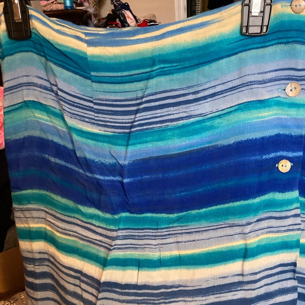 Cold Water Creek Wrap around button skirt. Colors are gorgeous! Size Large